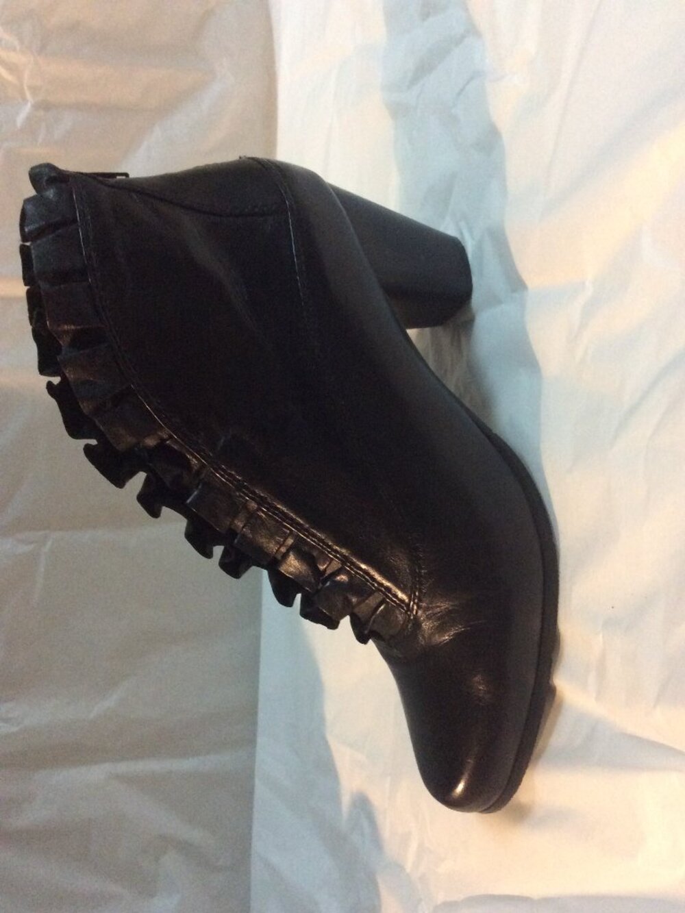Everybody by B.Z. Moda Black Leather Ruffle Ankle Boots Made in Italy 38